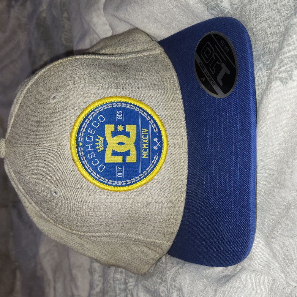 DC Shoe Co Skateboarding Big Logo Snapback Hat Vintage Y2K Blue, Grey And Yellow